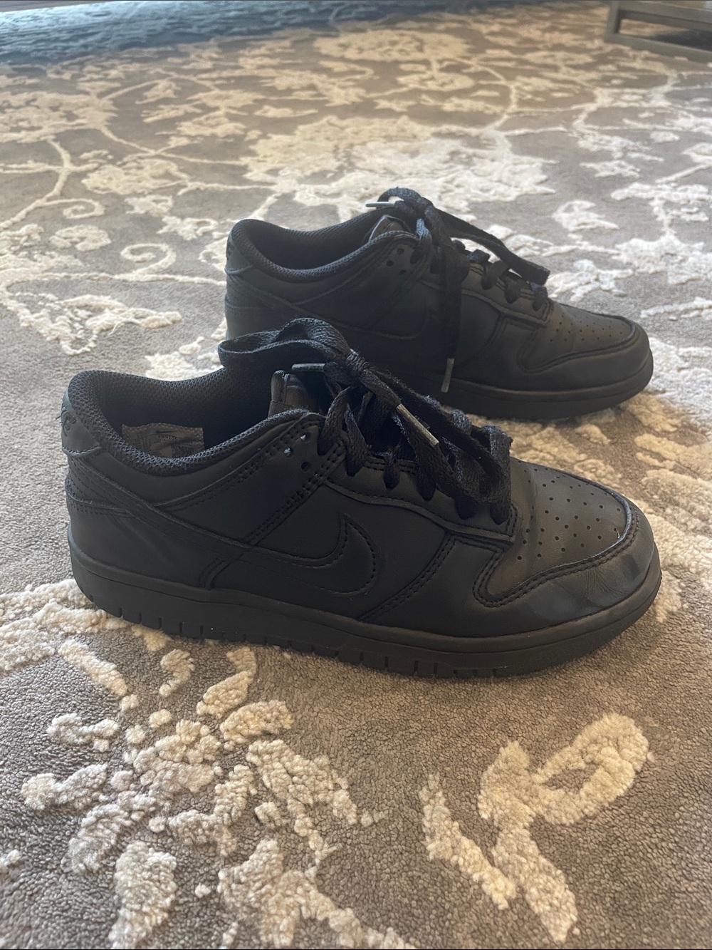 Boy's Nike Black Low-Top Sneakers